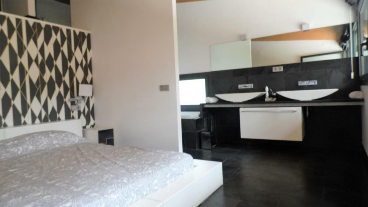Villa Del Bosque Castelldefels Luaran gambar