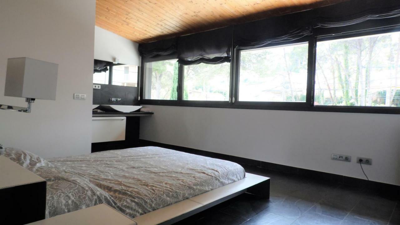 Villa Del Bosque Castelldefels Luaran gambar