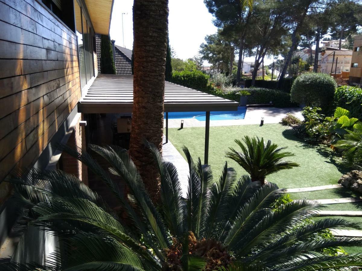 Villa Del Bosque Castelldefels Luaran gambar