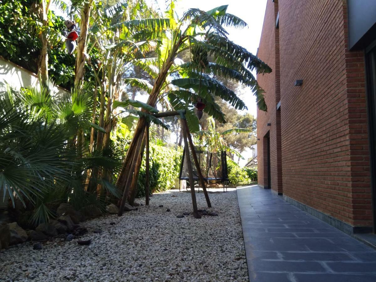 Villa Del Bosque Castelldefels Luaran gambar